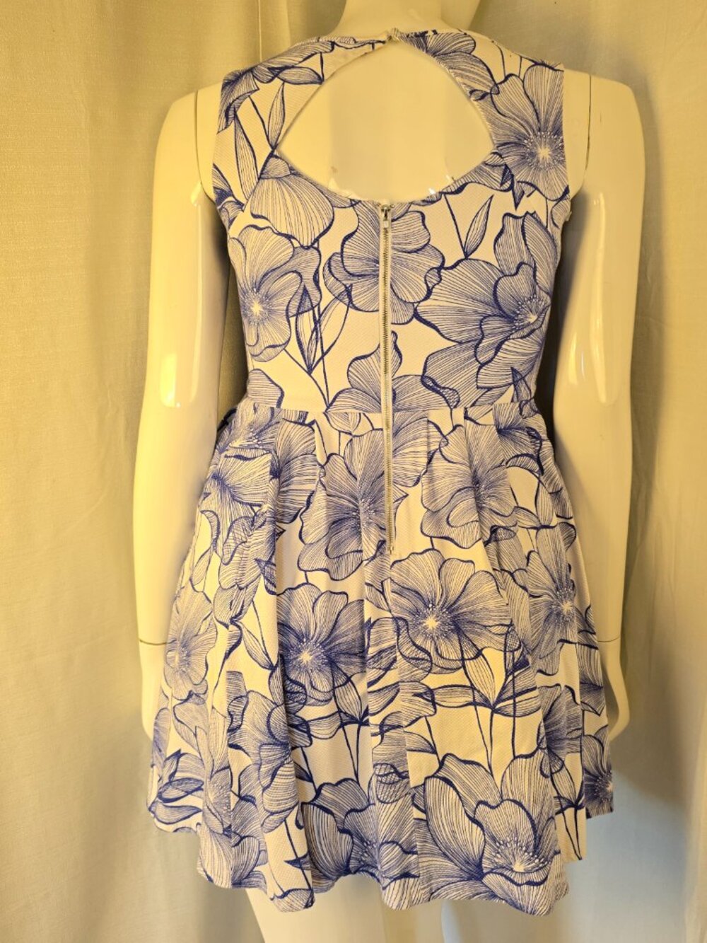 Danny & Nicole Dress - Picture 3 of 7